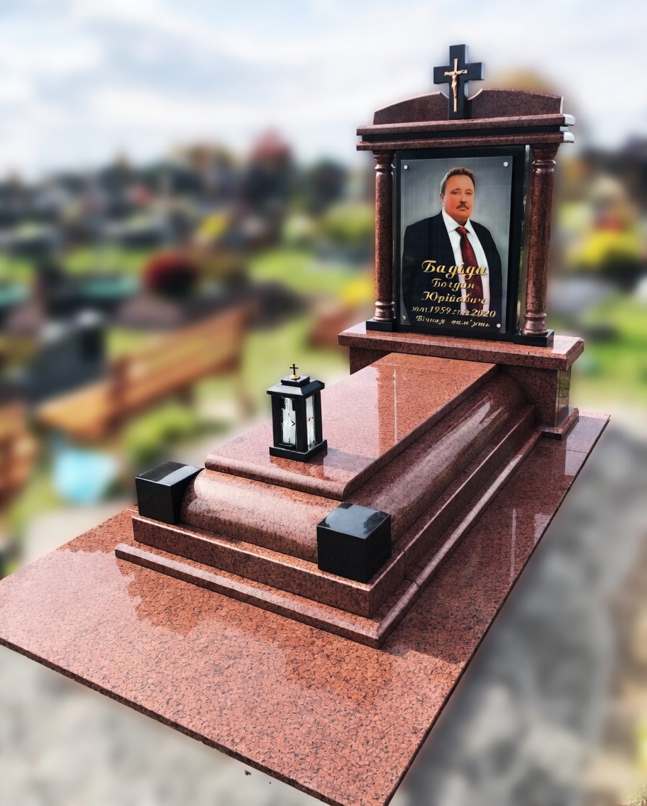 Одинарний пам'ятник 4